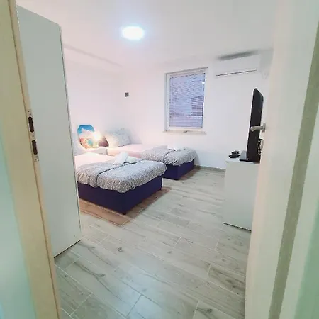 Apartmans Nejra2 Sa Bazenom Apartment *