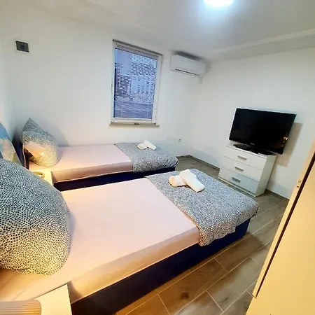 Apartmans Nejra2 Sa Bazenom