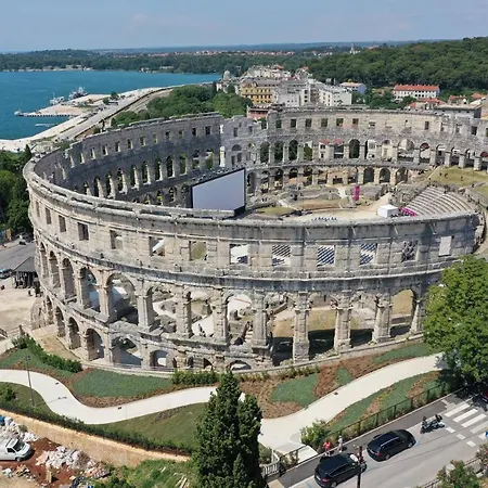 Apartmans Nejra2 Sa Bazenom Apartment Pula