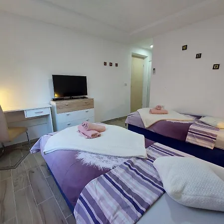Apartmans Nejra2 Sa Bazenom * Pula